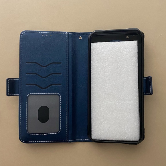 NWT- iPhone case + wallet - Picture 5 of 8